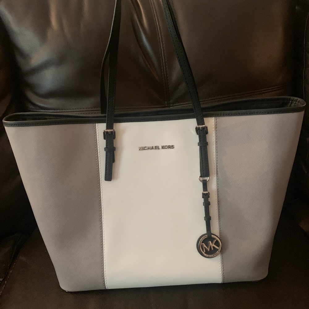 NWOT MICHAEL KORS JetSet Saffiano Leather Tote